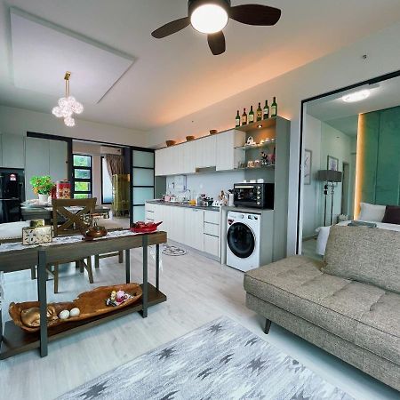 Seaside Lavender Suite Jesselton Quay Citypads Kota Kinabalu Exterior foto